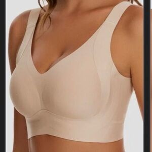 NWOT 🆕 Wireless Push-Up Bra, Seamless Full-Coverage, Smooths Rolls, Never Worn